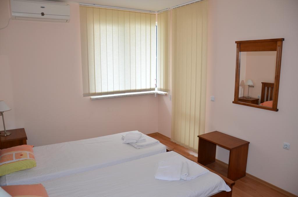 Single Private Apartments In Marina View Fort Beach Sveti Vlas Ngoại thất bức ảnh