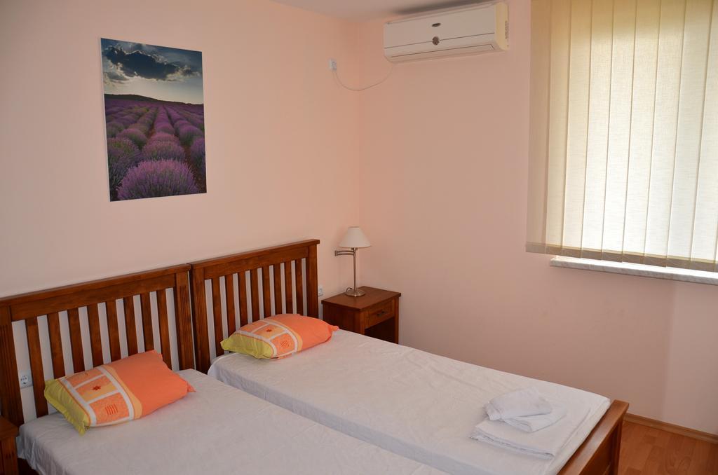 Single Private Apartments In Marina View Fort Beach Sveti Vlas Ngoại thất bức ảnh