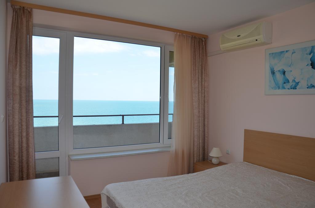 Single Private Apartments In Marina View Fort Beach Sveti Vlas Ngoại thất bức ảnh